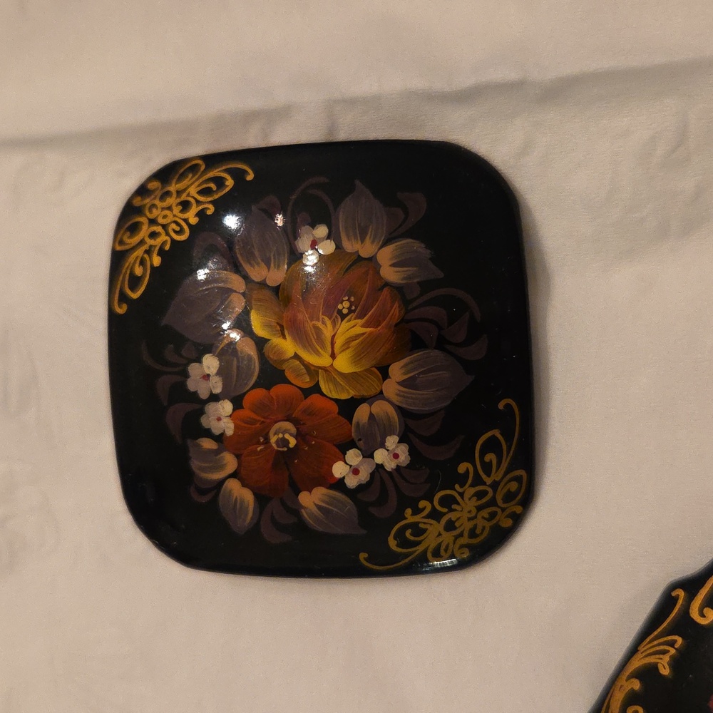 RUSSIAN Hand-Painted Floral and Scenic Brooch Set - Picture 3 of 6